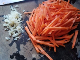 荷兰豆炒河粉的做法步骤：3