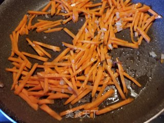 荷兰豆炒河粉的做法步骤：8