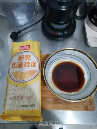 阳春面的做法步骤：1