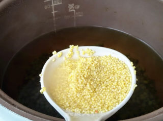 血燕麦绿豆粥的做法步骤：4