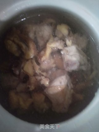 砂锅三菇炖鸡的做法步骤：5