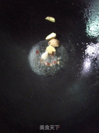 土豆红烧肉的做法步骤：3