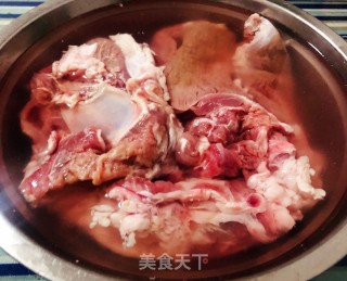羊肉炖酸菜#羊肉#的做法步骤：1