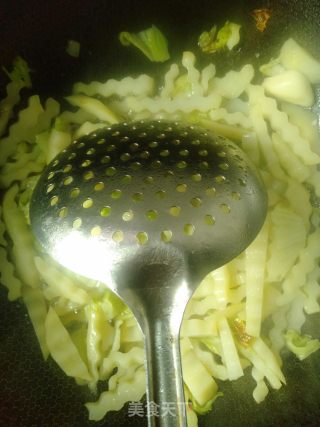 土豆炒白菜的做法步骤：6