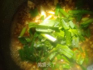 蒜苗烧豆腐的做法步骤：10