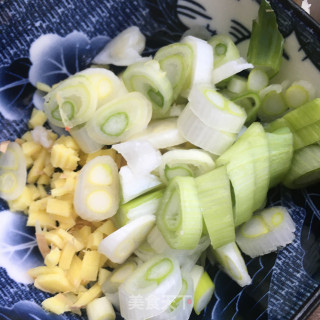 豆瓣酱炖肉丁的做法步骤：3