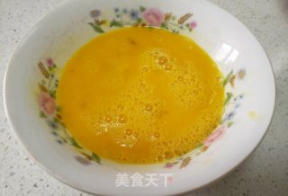槐花鸭蛋包子的做法步骤：3