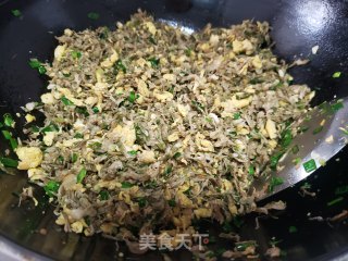 槐花鸭蛋包子的做法步骤：6