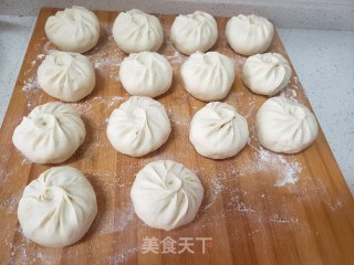 槐花鸭蛋包子的做法步骤：12