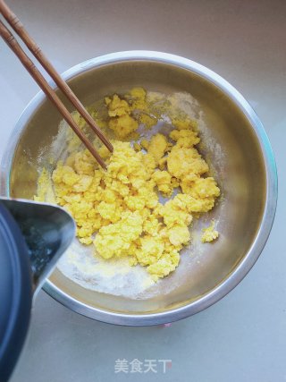 两面馒头的做法步骤：1