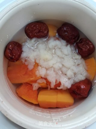 雪蛤炖红枣木瓜的做法步骤：2