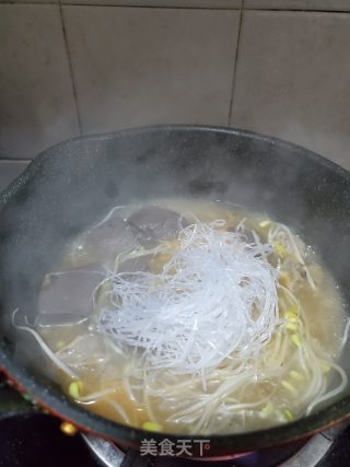 酸辣鸭血粉丝汤的做法步骤：4