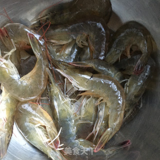 香辣虾鸡翅煲的做法步骤：1