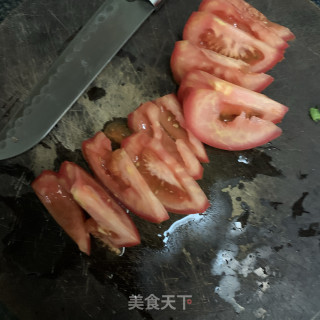 番茄鸡蛋火腿面的做法步骤：1