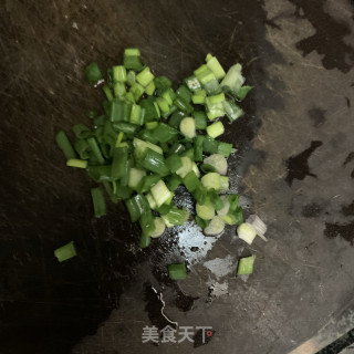 番茄鸡蛋火腿面的做法步骤：2