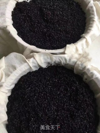 破壁机版九蒸九晒黑芝麻丸的做法步骤：2