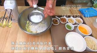 双色杏仁酥，食材简单，制作方便，香酥入口，酥脆到掉渣。的做法步骤：2