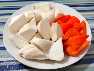 杏鲍菇土豆胡萝卜炖鸡腿的做法步骤：3
