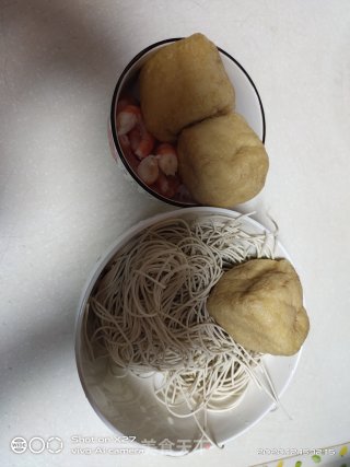 虾仁油豆腐面的做法步骤：1