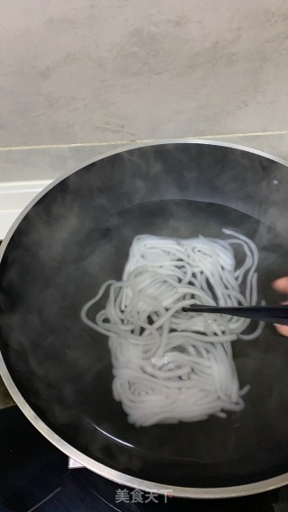金汤肥牛的做法步骤：1