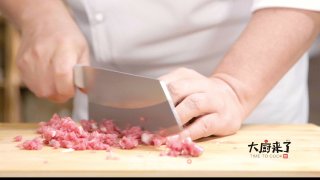 冬至必吃，羊肉胡萝卜饺子的做法步骤：1
