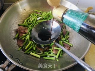 蒜苔炒腊肉的做法步骤：5