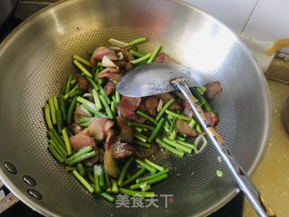蒜苔炒腊肉的做法步骤：7