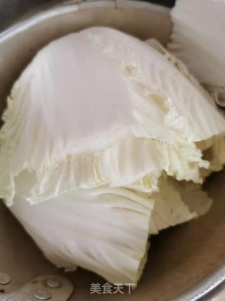 白菜粉条炖肉丸的做法步骤：1