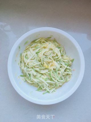 黄油虾仁煎菜饼的做法步骤：5
