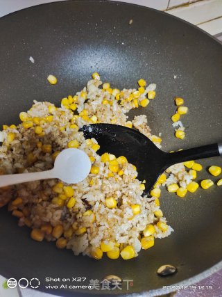 玉米炒饭的做法步骤：4