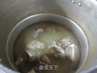 菜芯土豆铁棍山药肉骨汤的做法步骤：6