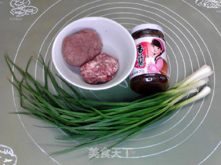 香菇猪牛肉黑全麦馅饼的做法步骤：1