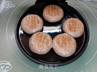 香菇猪牛肉黑全麦馅饼的做法步骤：20