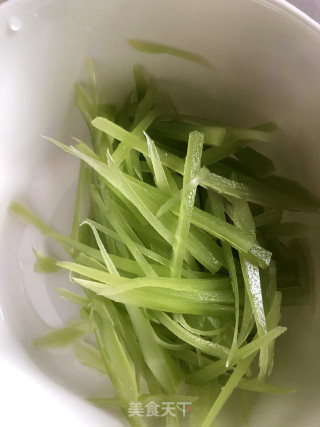 三色麻辣丝的做法步骤：1