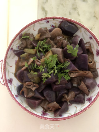 紫色土豆烧肥肠的做法步骤：7