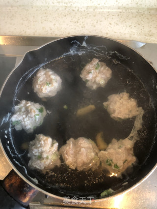 豌豆尖肉丸子汤的做法步骤：4