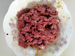 芹菜炒牛肉的做法步骤：3