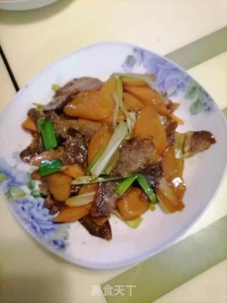 胡萝卜炒腊肠的做法步骤：6