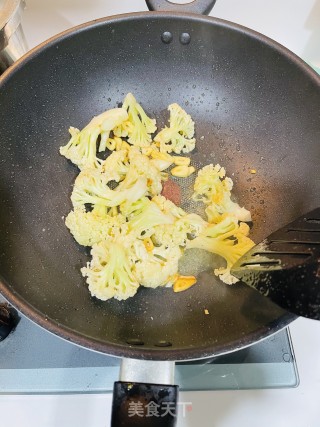 蒜香花菜的做法步骤：4