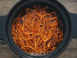 虫草花椰子鸡汤的做法步骤：5