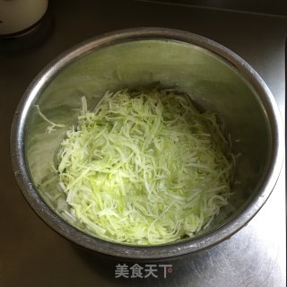 萝卜包子的做法步骤：1