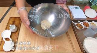 空心糖饼，趁热咬一大口，入口酥脆加上甜蜜的糖汁、满满幸福感。的做法步骤：5