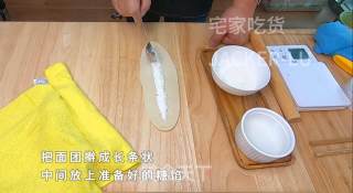 空心糖饼，趁热咬一大口，入口酥脆加上甜蜜的糖汁、满满幸福感。的做法步骤：9