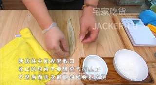 空心糖饼，趁热咬一大口，入口酥脆加上甜蜜的糖汁、满满幸福感。的做法步骤：10