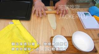 空心糖饼，趁热咬一大口，入口酥脆加上甜蜜的糖汁、满满幸福感。的做法步骤：11