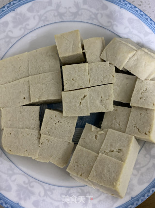 白菜炖豆腐的做法步骤：1