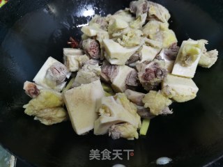 牛尾萝卜汤的做法步骤：5