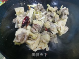 牛尾萝卜汤的做法步骤：6