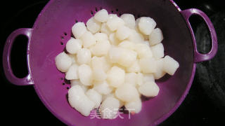 鲜贝肉豆腐汤的做法步骤：2