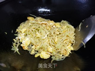 白萝卜丝炒鸡蛋的做法步骤：3